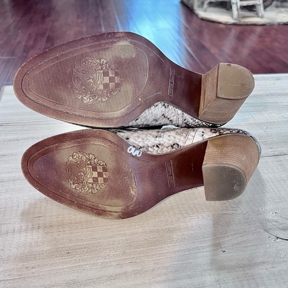 Vince Camuto Women's Famhida Faux Snakeskin
Leather Ankle Boots Booties Size 8.5 - Picture 7 of 12